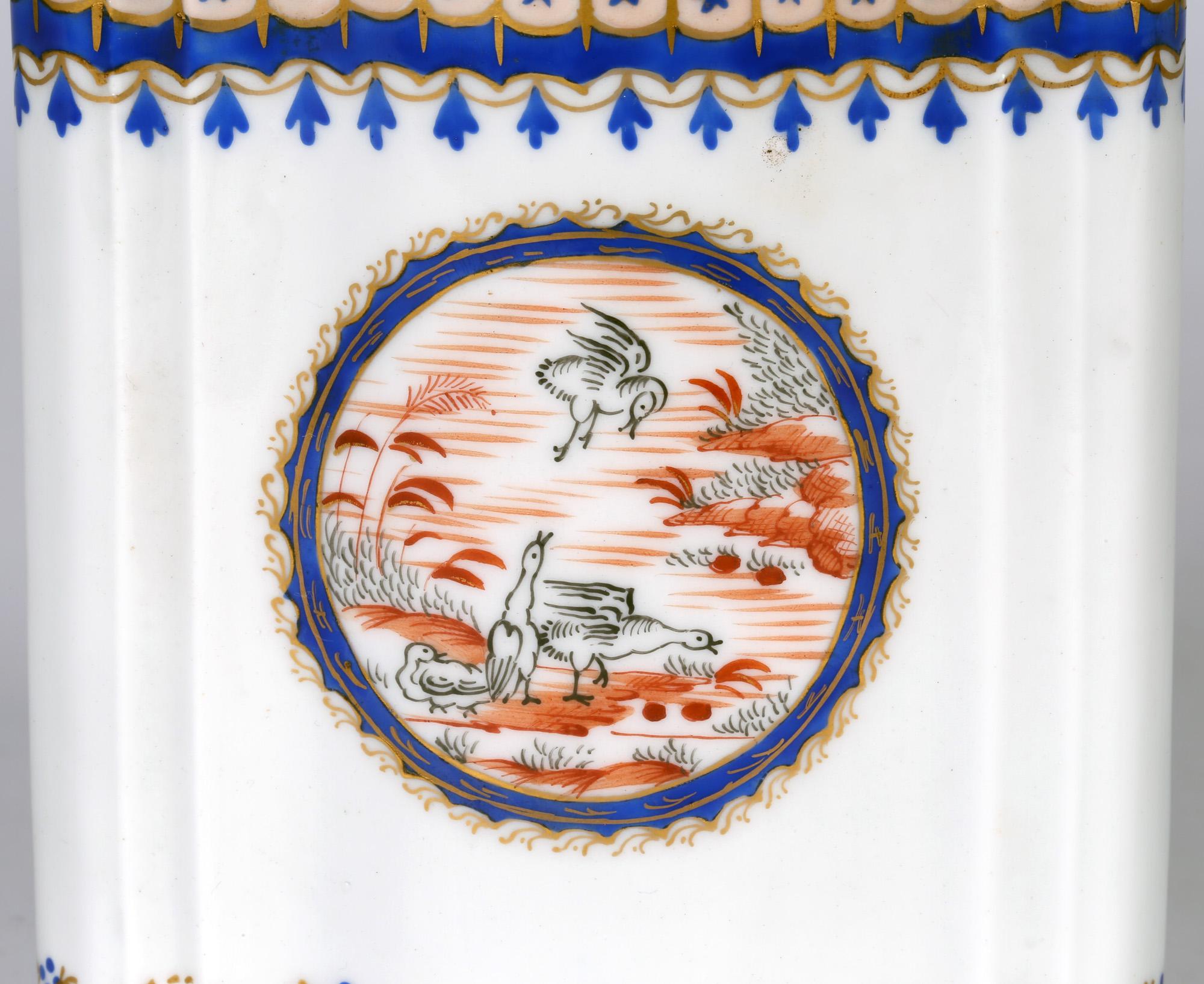 Teacaddy à couvercle triangulaire de style chinois Samson en porcelaine française en vente 4