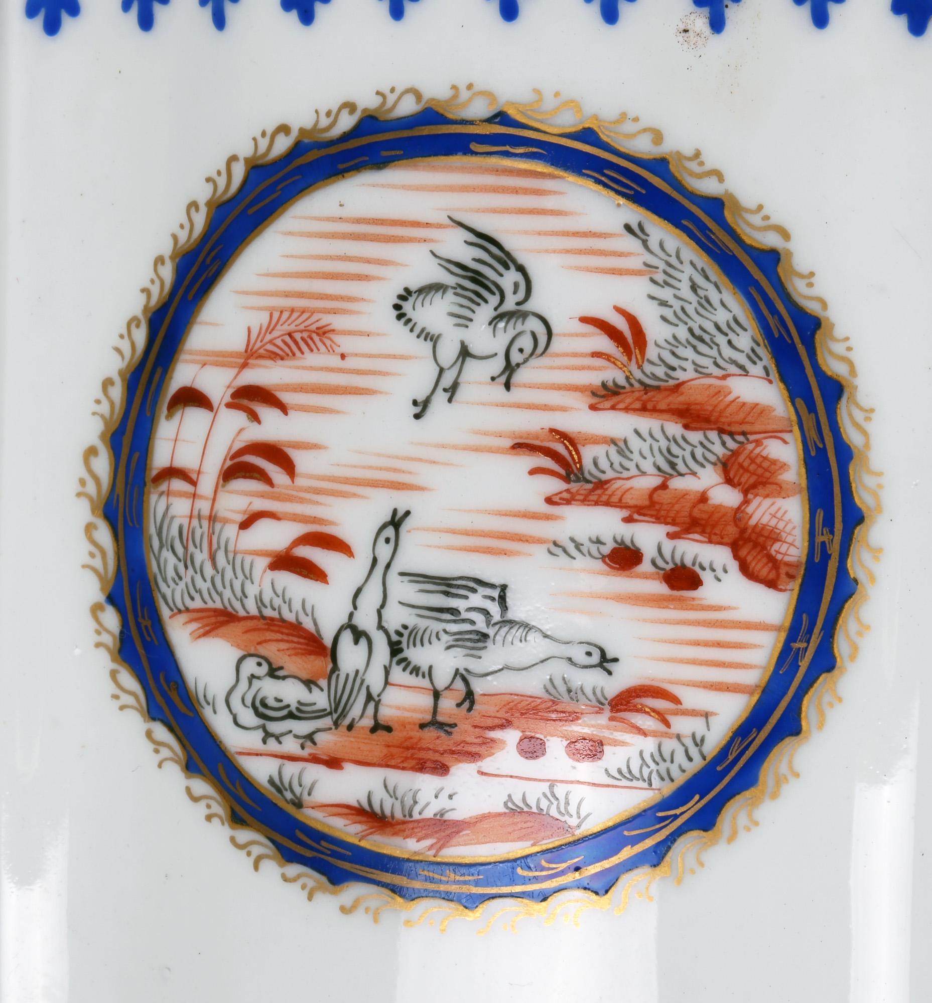 Porcelaine Teacaddy à couvercle triangulaire de style chinois Samson en porcelaine française en vente