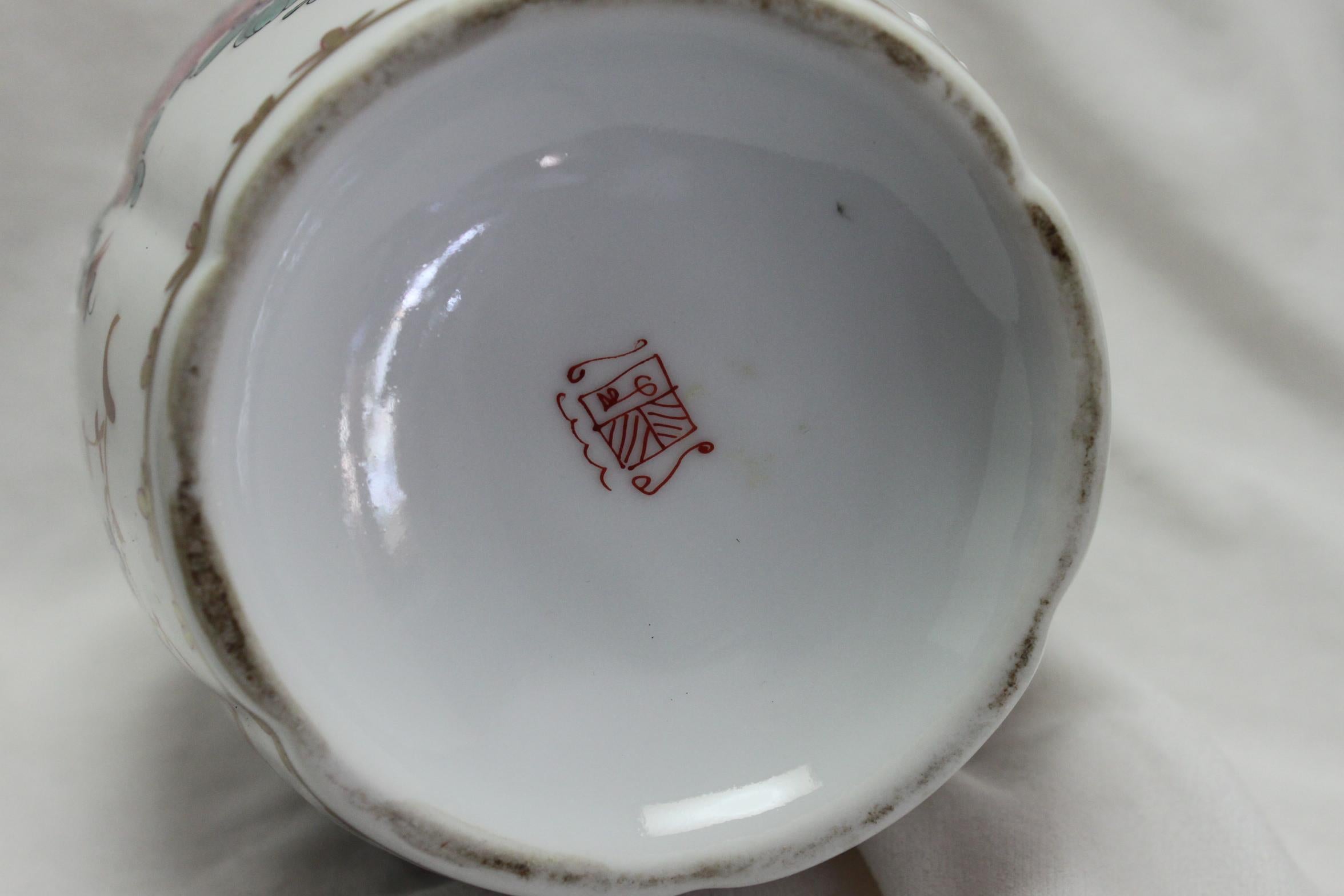Porcelain Samson of Paris armorial tea canister For Sale