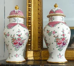 Samson - Paire de vases en porcelaine dans le goût de la Compagnie des Indes