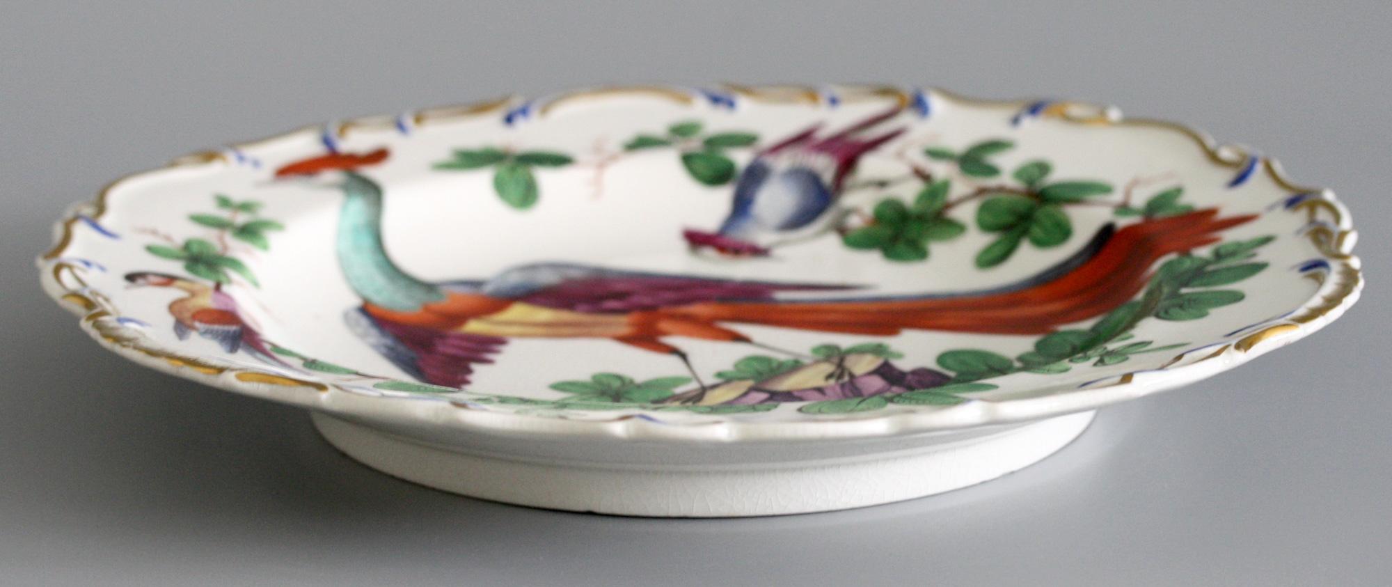 Samson Paris Chelsea Style Exotic Birds Painted Cabinet Plate In Good Condition For Sale In Bishop's Stortford, Hertfordshire