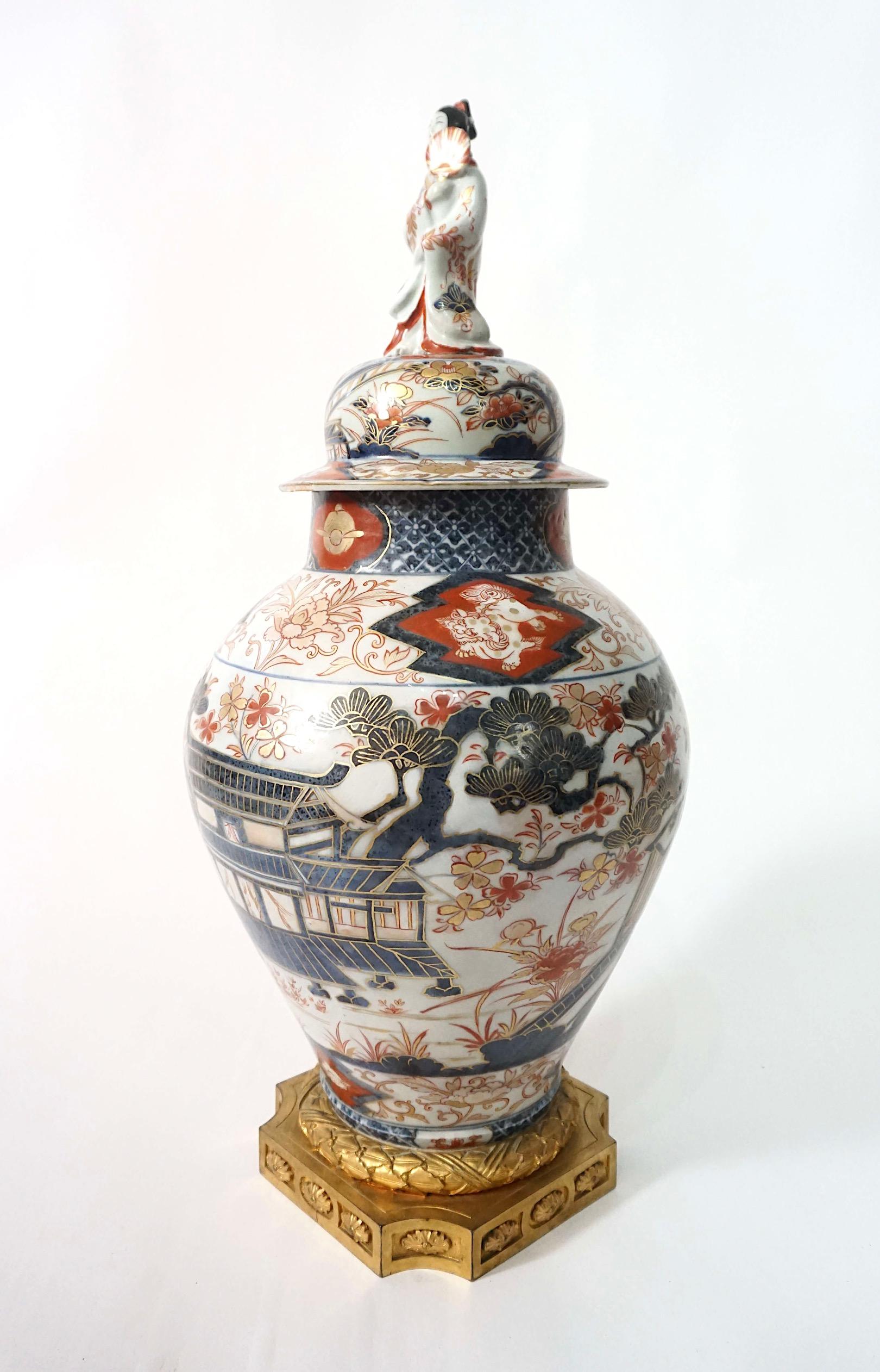 Francese Vaso da tempio in Imari Porcelain di Samson su base in bronzo ormeggiato, circa 1850 in vendita
