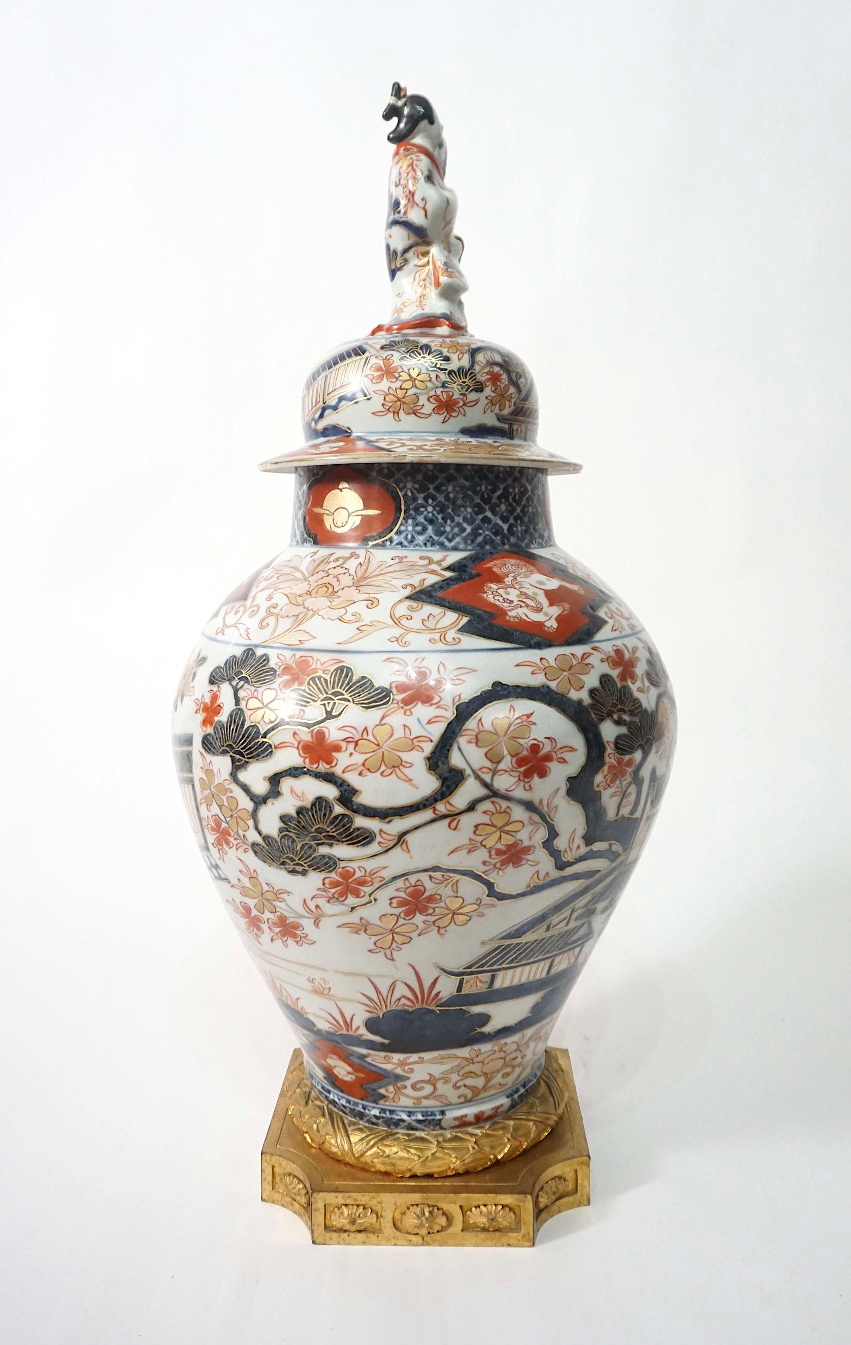 Vaso da tempio in Imari Porcelain di Samson su base in bronzo ormeggiato, circa 1850 in vendita 1