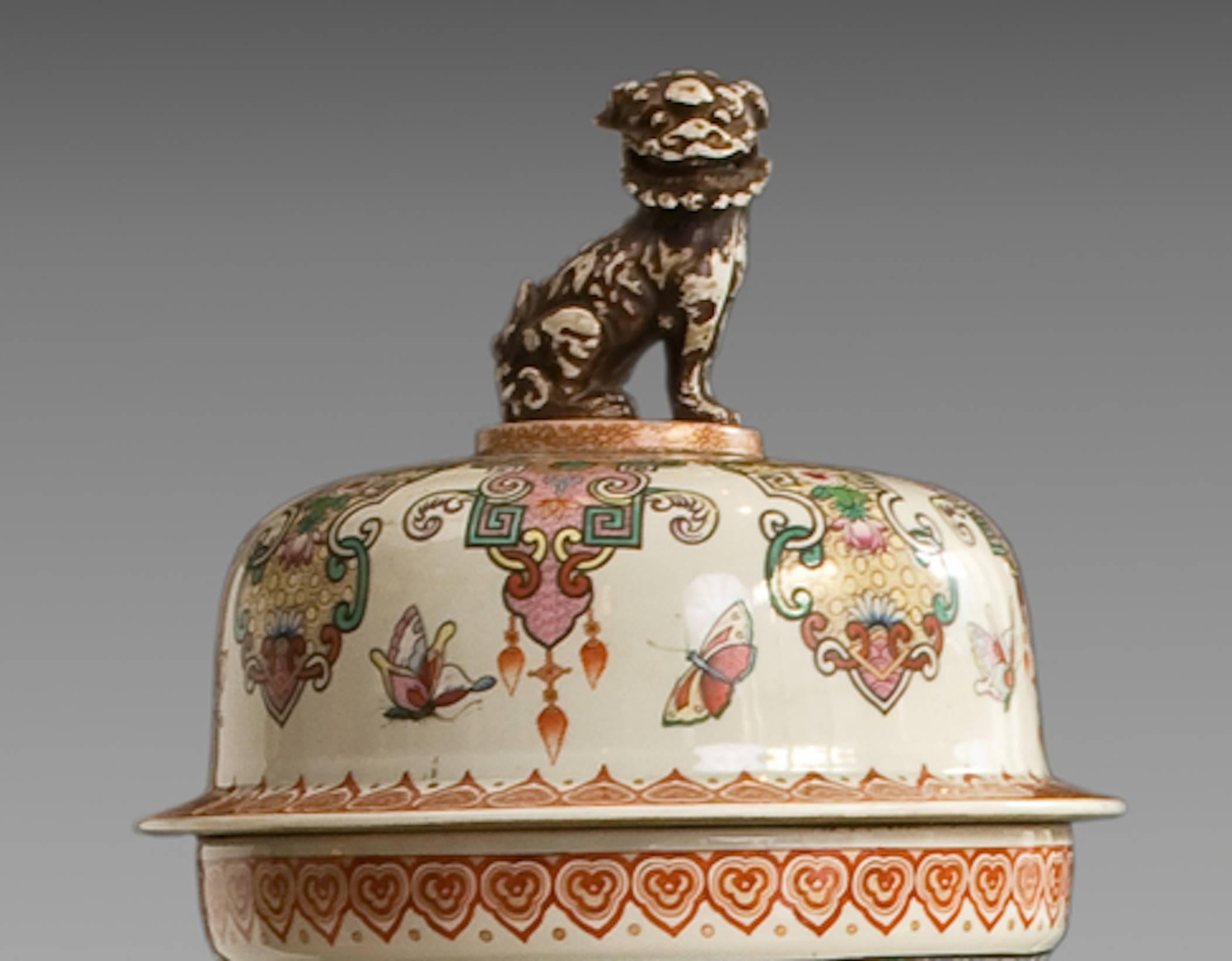 Français Vases et couvercles en porcelaine Samson, décoration Famille Rose, taille exceptionnelle en vente