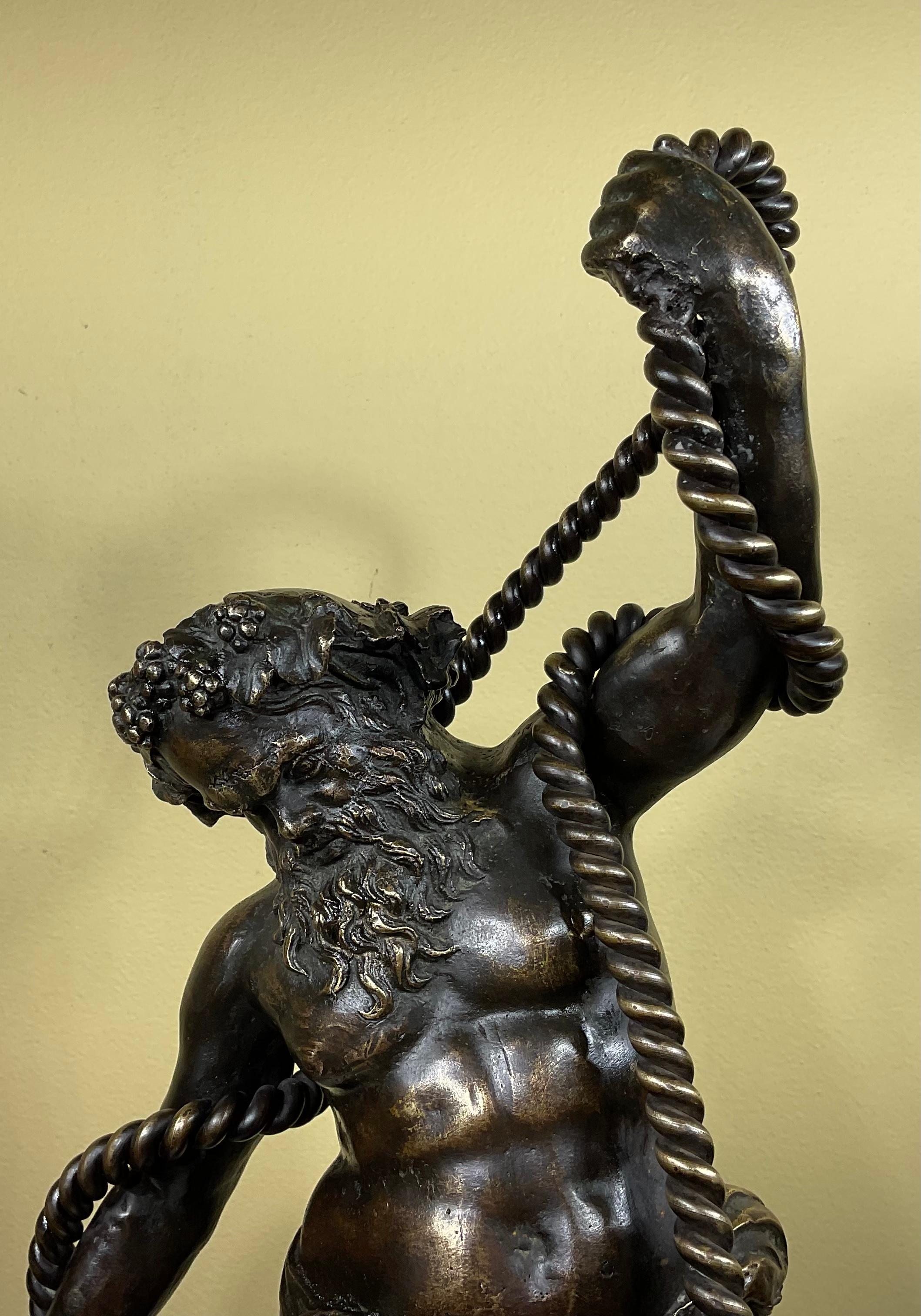 Bronzeskulptur von Samson, der versucht, sich von der Kette zu befreien, als letzter Akt in der biblischen Geschichte von Samson und Delilah.
Großartige Mimik und lebendige Details.
Außergewöhnliches Kunstobjekt zum Ausstellen.
Nicht signiert.
 