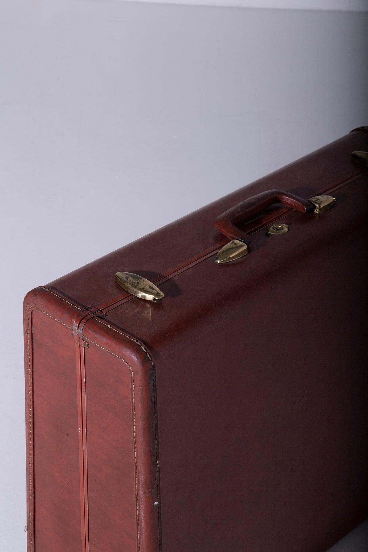 Women's or Men's Samsonite Vintage Suitcases in leather For Sale