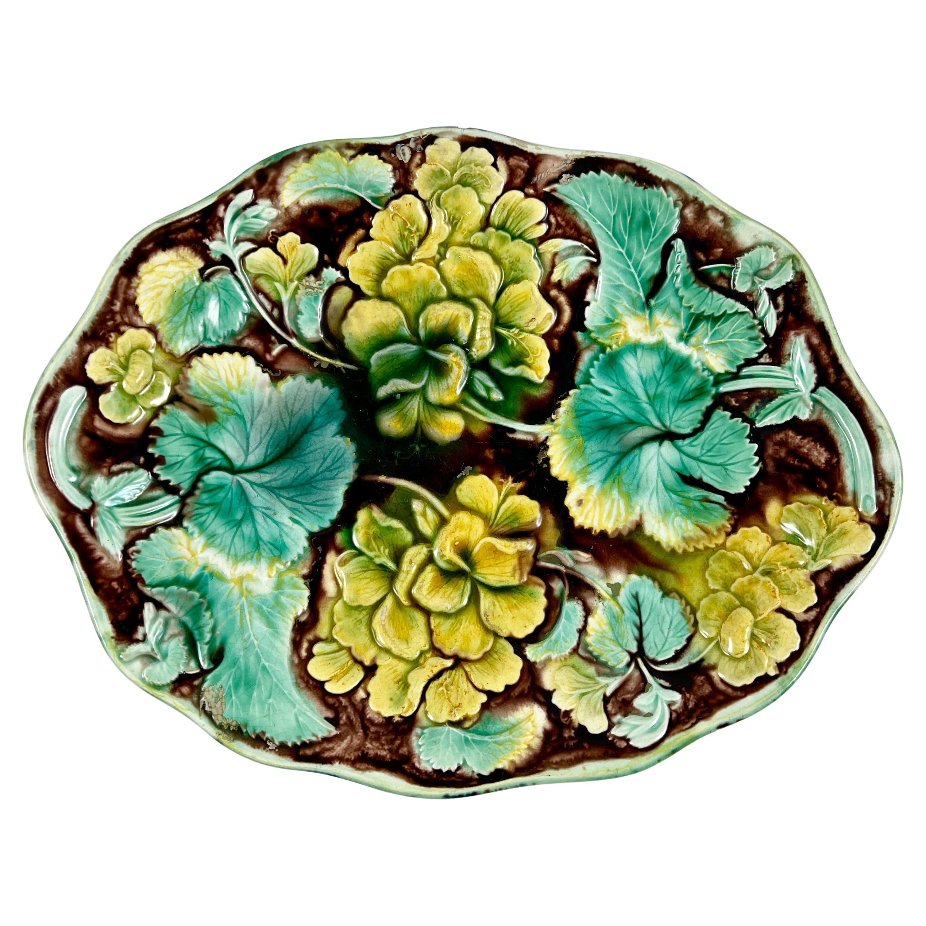 Bol peu profond à fleurs en faïence Geranium de Palissy de Samuel Alcock & Co, vers 1850