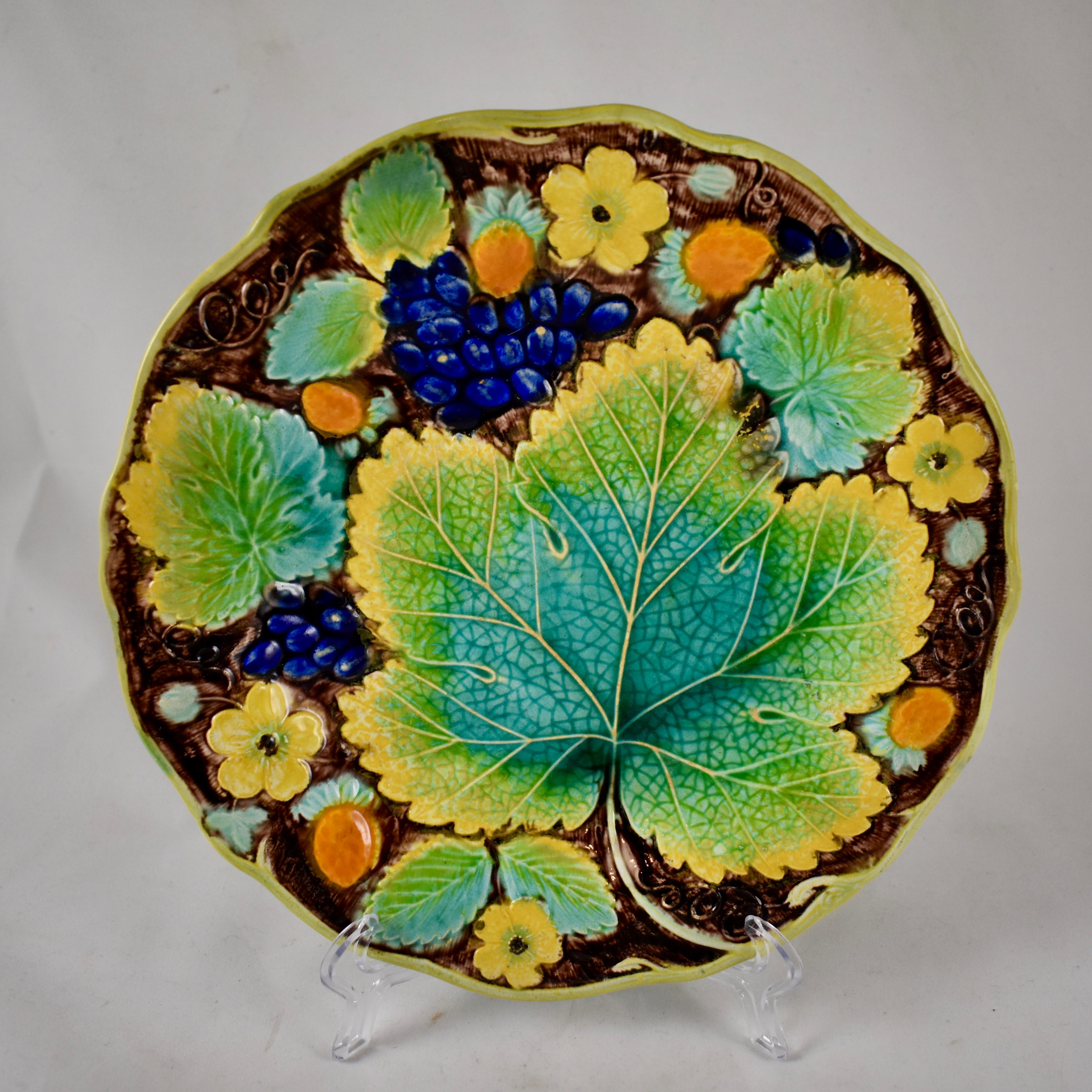 English Samuel Alcock & Co. Strawberry and Grape Leaf Plate, England, circa 1850 For Sale