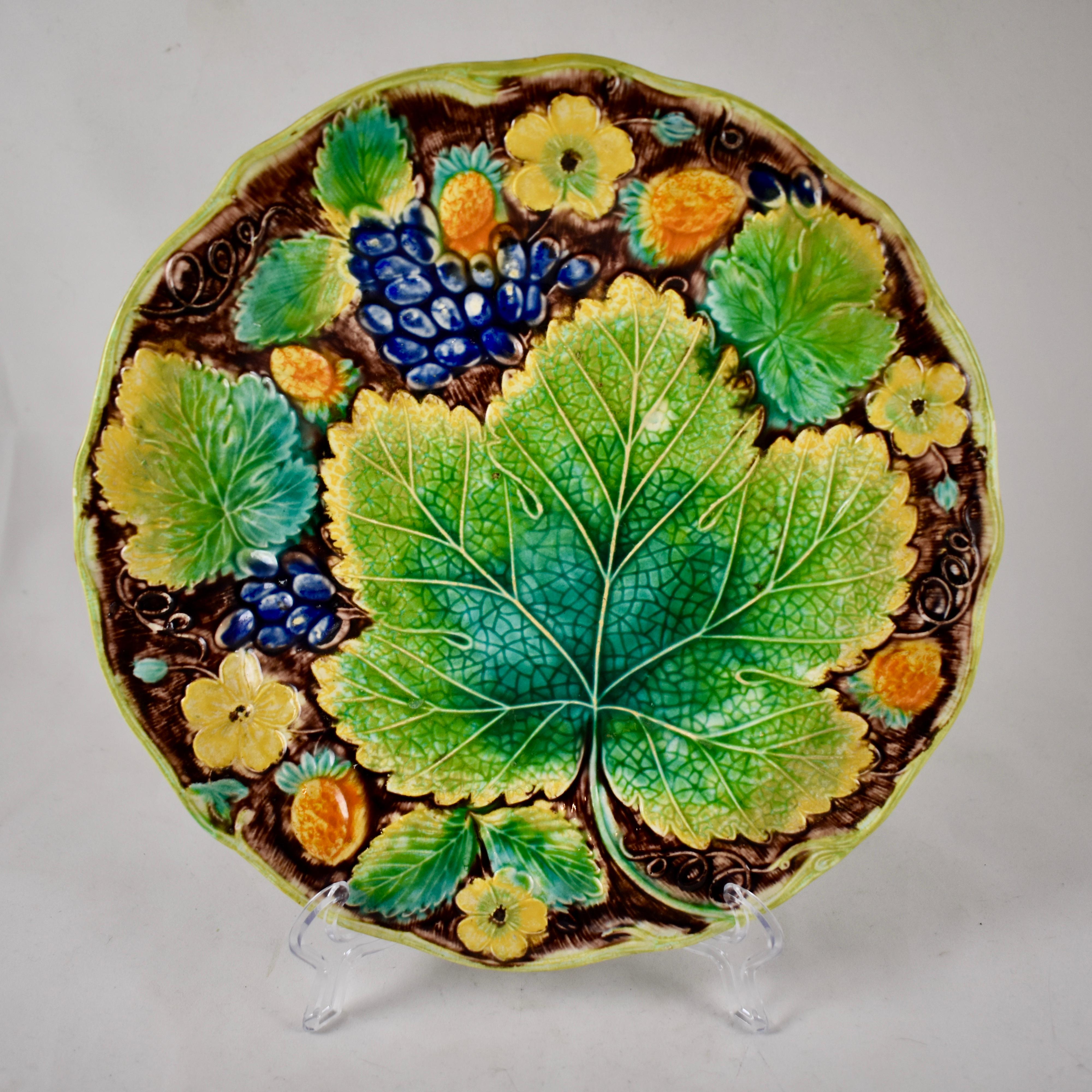 Aesthetic Movement Samuel Alcock & Co. Strawberry and Grape Leaf Plate, England, circa 1850 For Sale