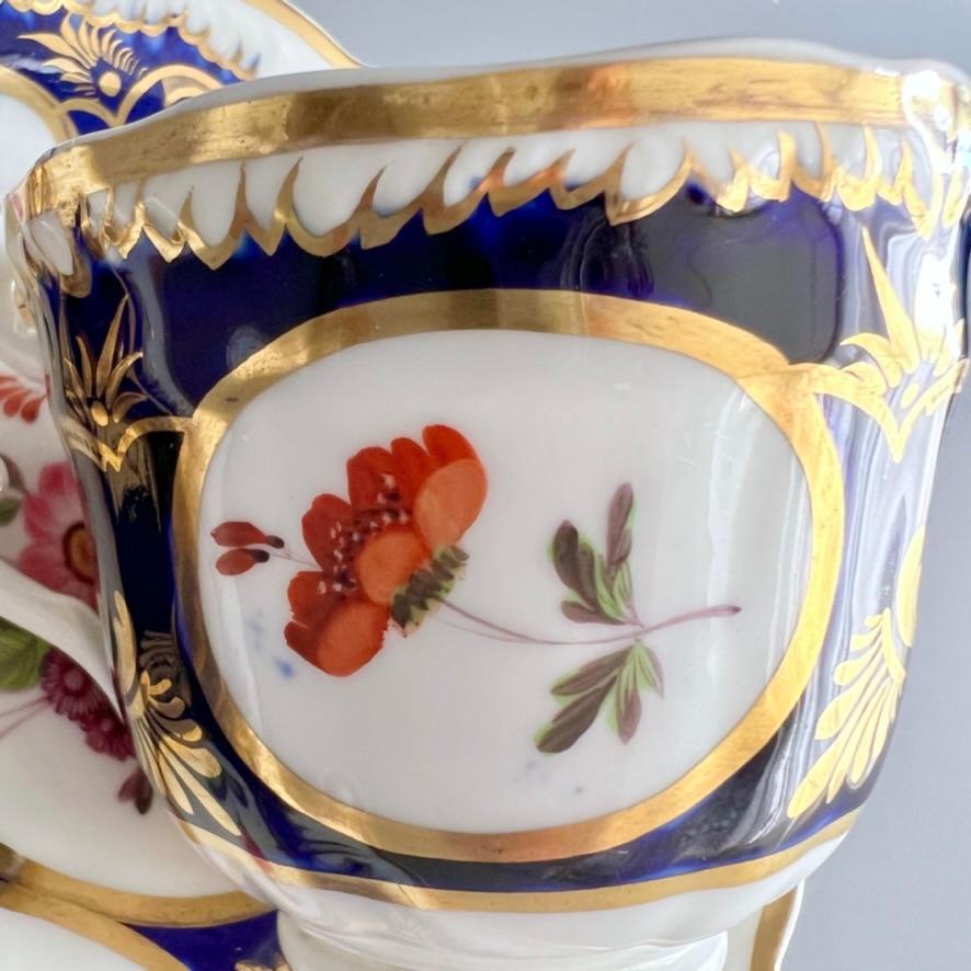 Tasse et soucoupe Samuel Alcock, bleu cobalt, vignes et fleurs dorées, vers 1825 en vente 2