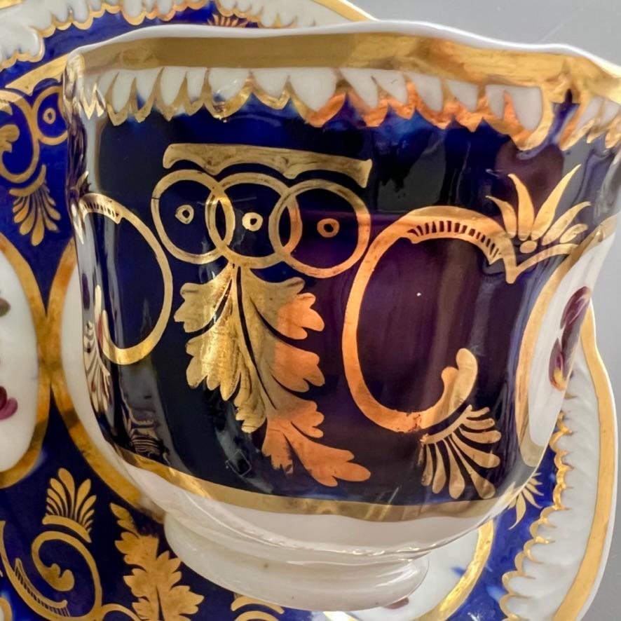 Tasse et soucoupe Samuel Alcock, bleu cobalt, vignes et fleurs dorées, vers 1825 en vente 4