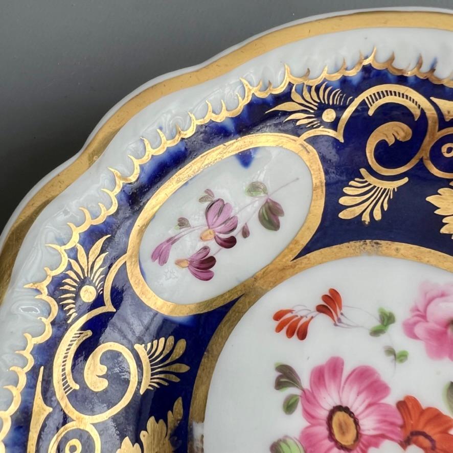 Tasse et soucoupe Samuel Alcock, bleu cobalt, vignes et fleurs dorées, vers 1825 en vente 5
