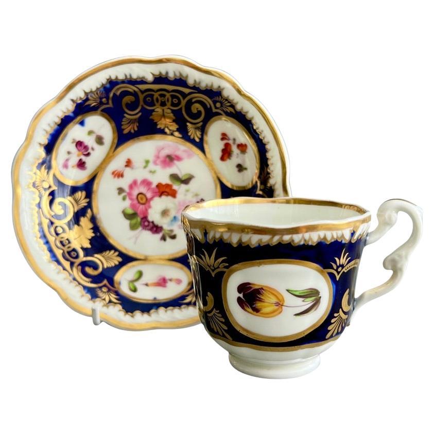 Tasse et soucoupe Samuel Alcock, bleu cobalt, vignes et fleurs dorées, vers 1825