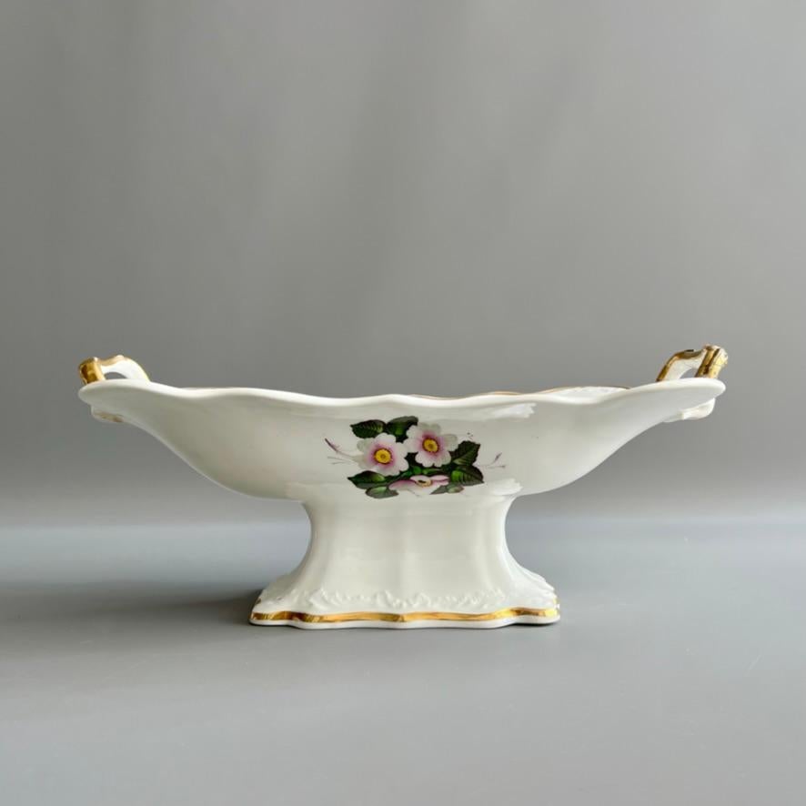 Samuel Alcock Fußkombi, geschmolzener Schnee, weiß mit Hundsrosen, um 1823 (Regency) im Angebot