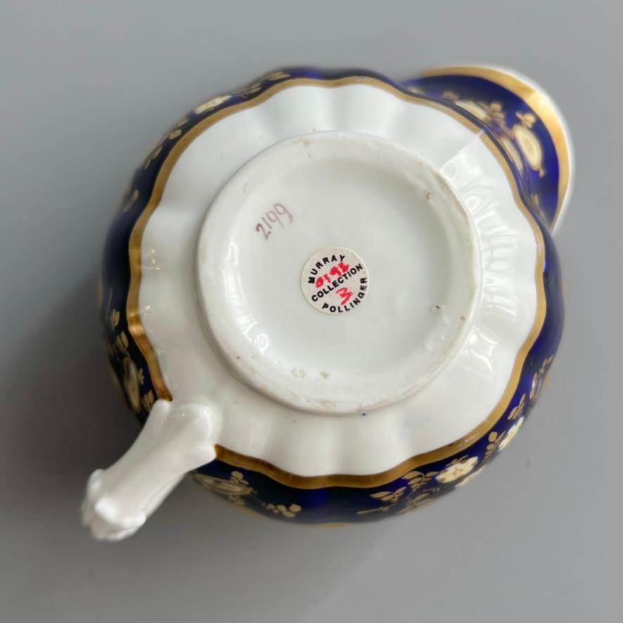 Jarra lechera Samuel Alcock, azul cobalto, vides y flores doradas, ca. 1825 en venta 5