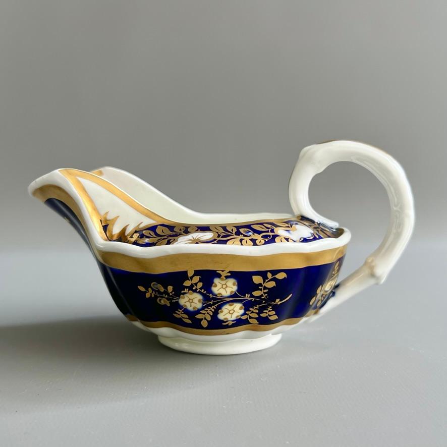 Jarra lechera Samuel Alcock, azul cobalto, vides y flores doradas, ca. 1825 Renacimiento rococó en venta