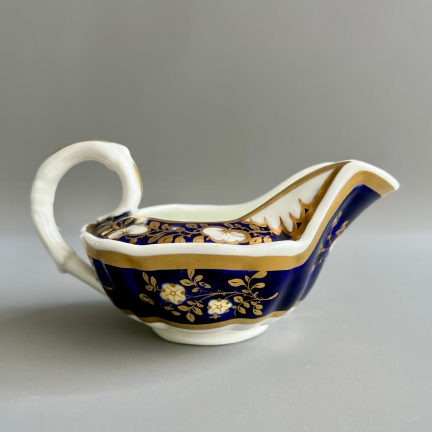 Jarra lechera Samuel Alcock, azul cobalto, vides y flores doradas, ca. 1825 Inglés en venta
