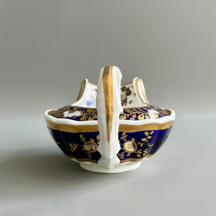 Jarra lechera Samuel Alcock, azul cobalto, vides y flores doradas, ca. 1825 Pintado a mano en venta