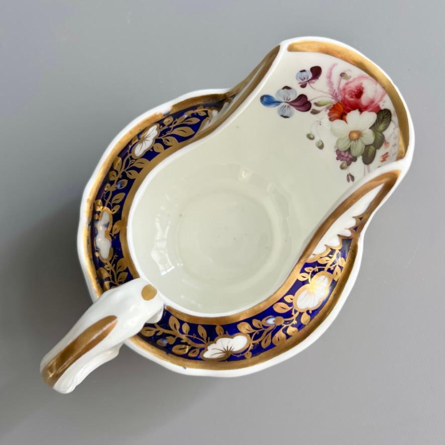 Jarra lechera Samuel Alcock, azul cobalto, vides y flores doradas, ca. 1825 en Bueno estado para la venta en London, GB