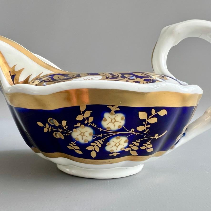 Jarra lechera Samuel Alcock, azul cobalto, vides y flores doradas, ca. 1825 en venta 1