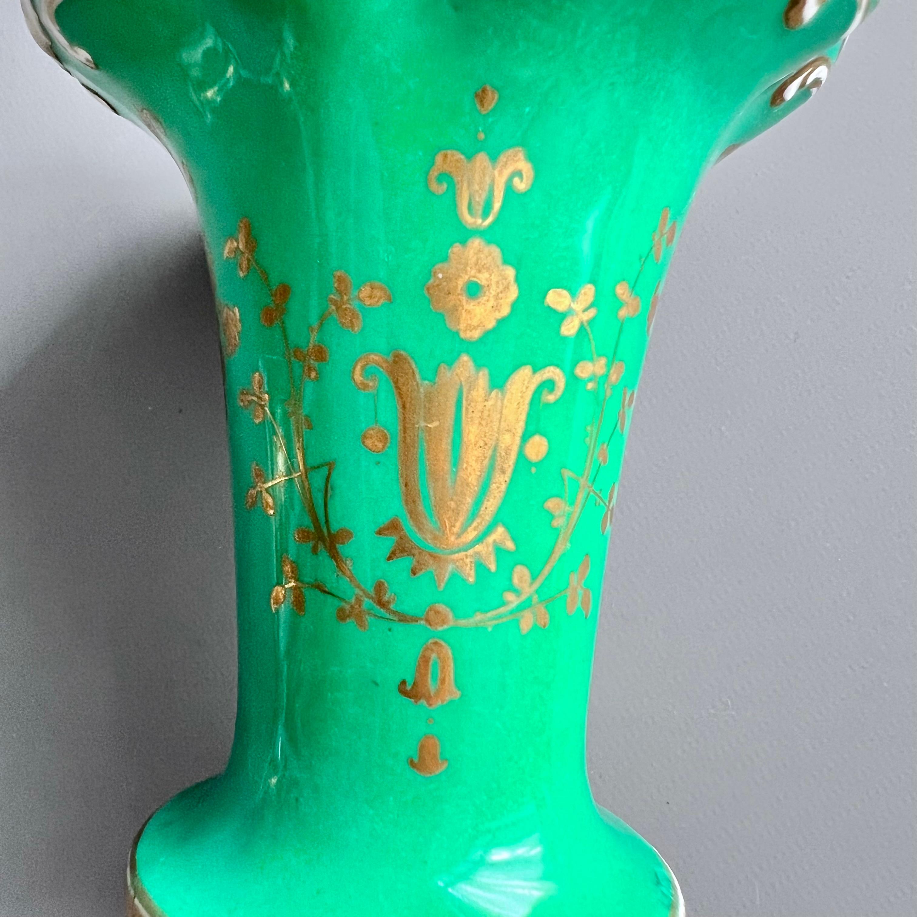 Samuel Alcock Coppia di vasi, marrone, verde smeraldo, frutta e fiori, 1831 ca. in vendita 3