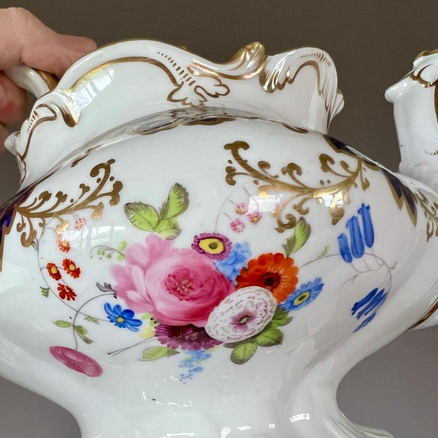 Samuel Alcock Porcelain Teapot, Blue, Gilt and Flowers, Rococo Revival ca 1837 In Good Condition For Sale In London, GB