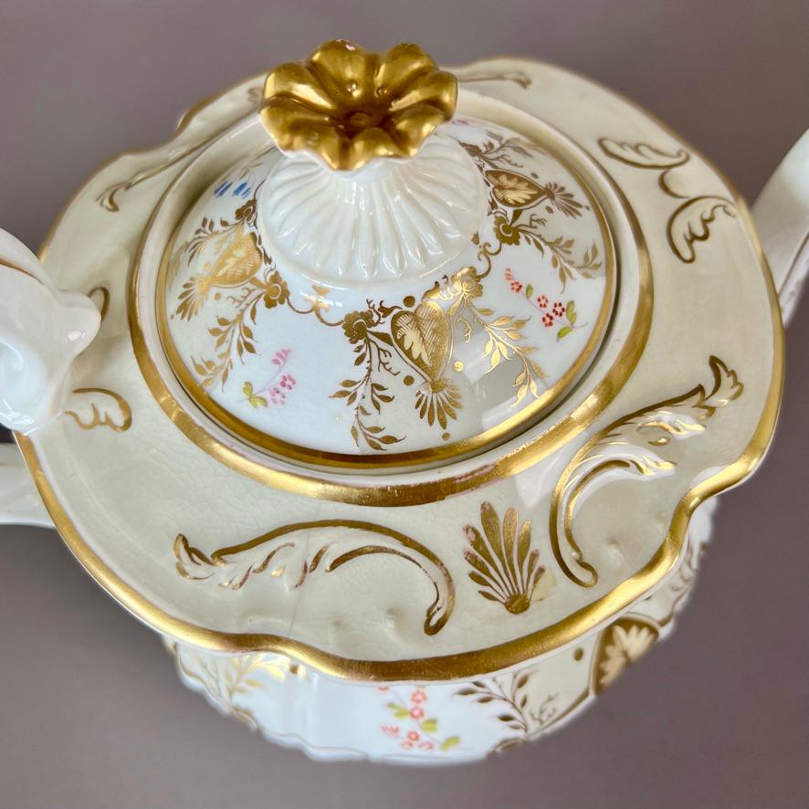 Service à thé solitaire de Samuel Alcock, beige, jaune pâle et fleurs, vers 1833 en vente 9