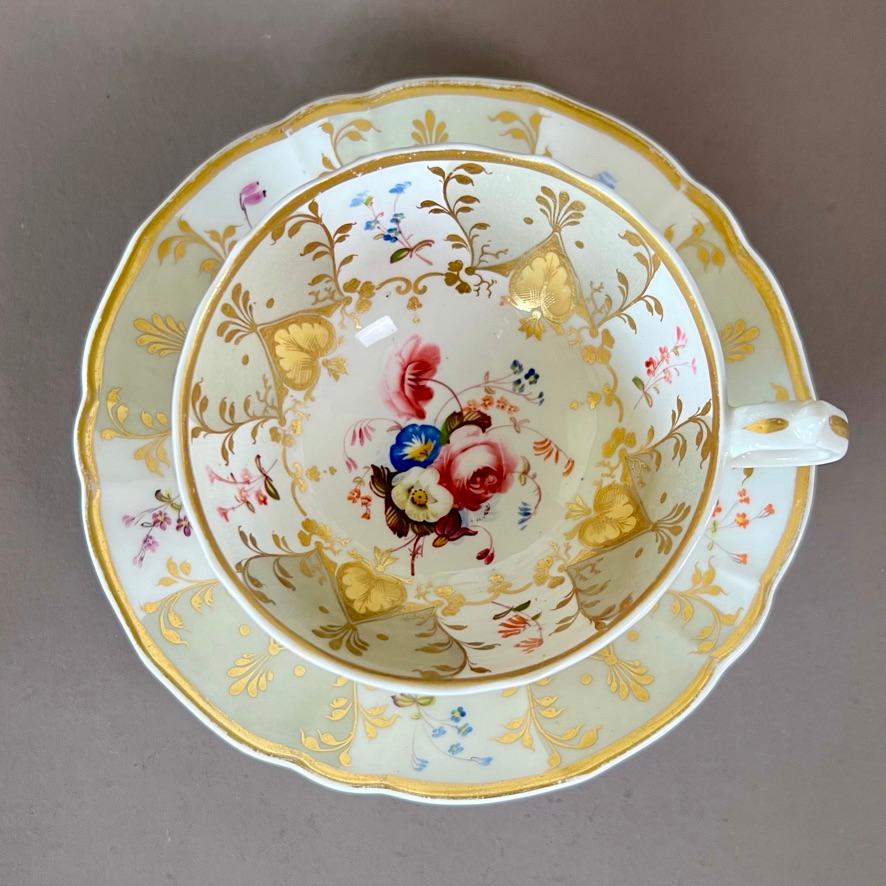 Milieu du XIXe siècle Service à thé solitaire de Samuel Alcock, beige, jaune pâle et fleurs, vers 1833 en vente