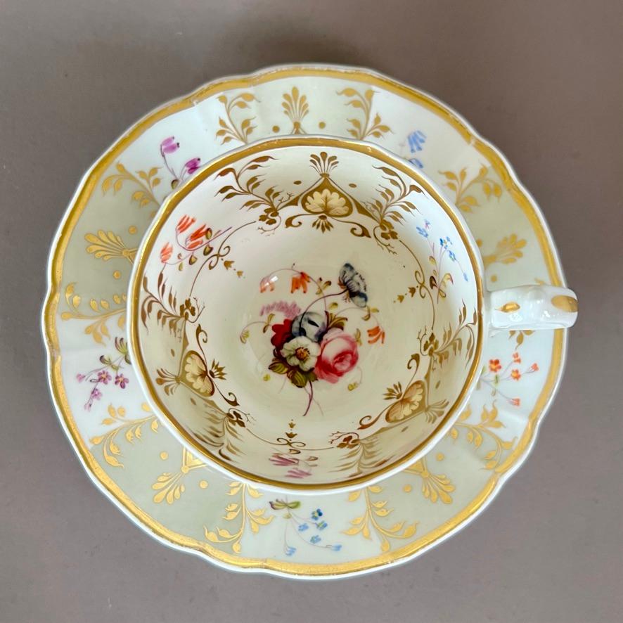 Service à thé solitaire de Samuel Alcock, beige, jaune pâle et fleurs, vers 1833 en vente 1