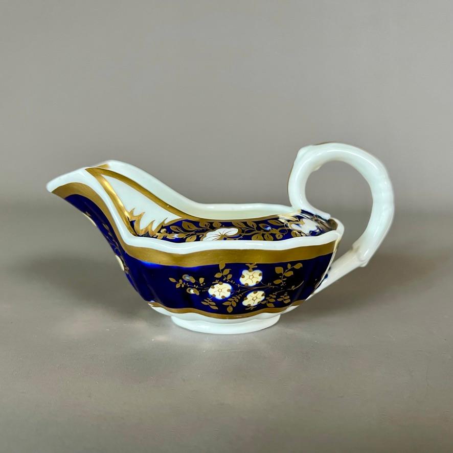 Juego de té solitario Samuel Alcock, azul cobalto, vides y flores doradas, ca 1825 Porcelana en venta