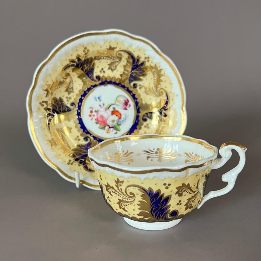English Samuel Alcock Teacup and Milk Jug, Pale Yellow, Gilt and Flowers, ca 1824 For Sale