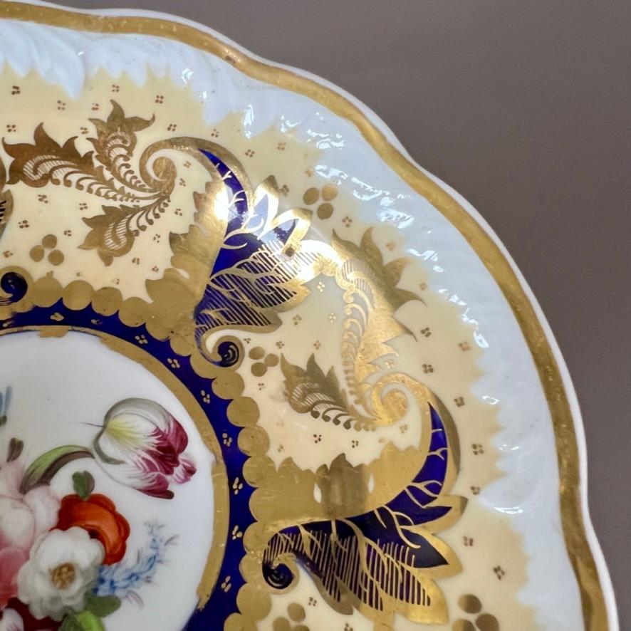 Tasse à thé Samuel Alcock, jaune pâle, dorure et fleurs, vers 1824 en vente 2