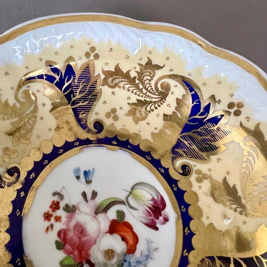 Tasse à thé Samuel Alcock, jaune pâle, dorure et fleurs, vers 1824 en vente 1