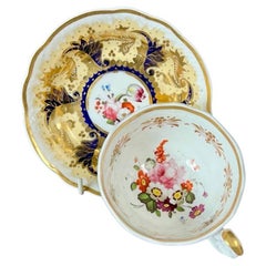 Tazza da tè Samuel Alcock, giallo pallido, dorata e con fiori, 1824 ca.