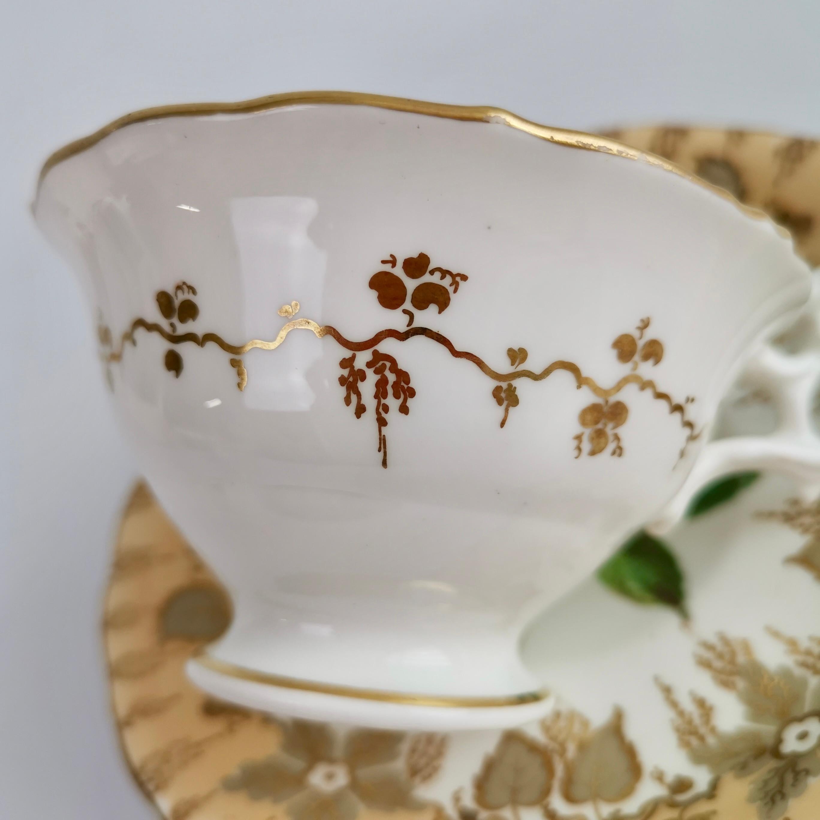 Trio de tasses à thé Samuel Alcock, beige avec fleurs peintes à la main, néo-rococo 1841 en vente 7