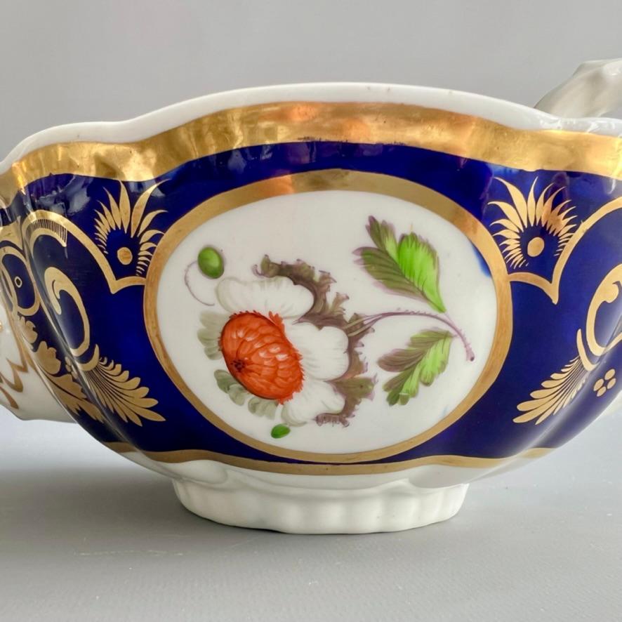 Théière Samuel Alcock, bleu cobalt, vignes et fleurs dorées, vers 1825 Bon état - En vente à London, GB