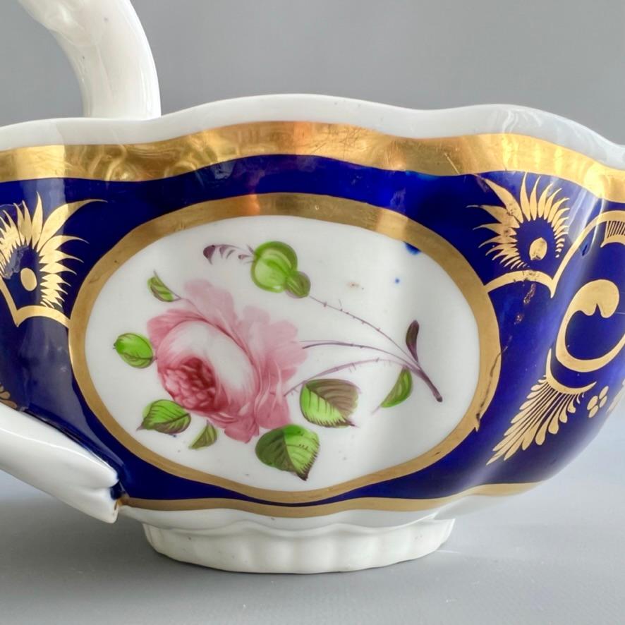 Début du XIXe siècle Théière Samuel Alcock, bleu cobalt, vignes et fleurs dorées, vers 1825 en vente
