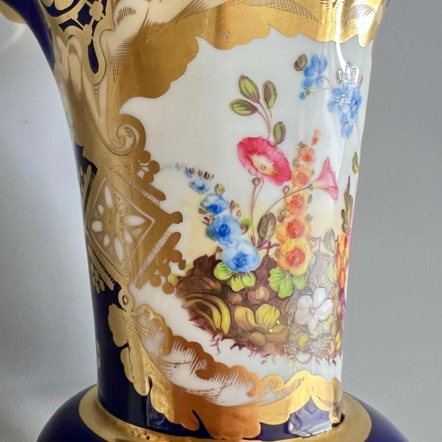 Jarrón Samuel Alcock, borde ondulado, azul cobalto, dorado intenso, reserva de flores, ca. 1825 principios del siglo XIX en venta