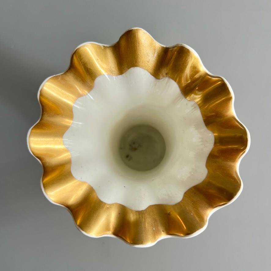 Jarrón Samuel Alcock, borde ondulado, granate, dorado intenso, reserva de flores, ca. 1825 en venta 3