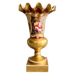 Jarrón Samuel Alcock, borde ondulado, granate, dorado intenso, reserva de flores, ca. 1825