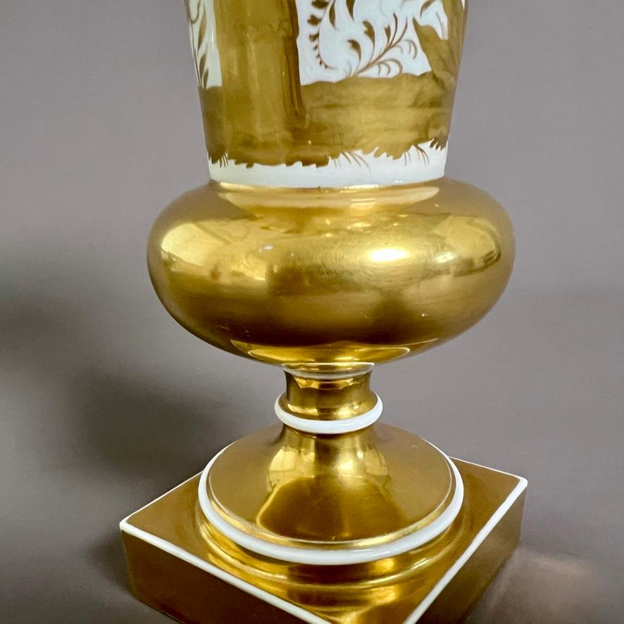 Samuel Alcock-Vase, Wellenkante, Weiß mit vergoldeter Chinoiserie-Figur, um 1825 im Angebot 3
