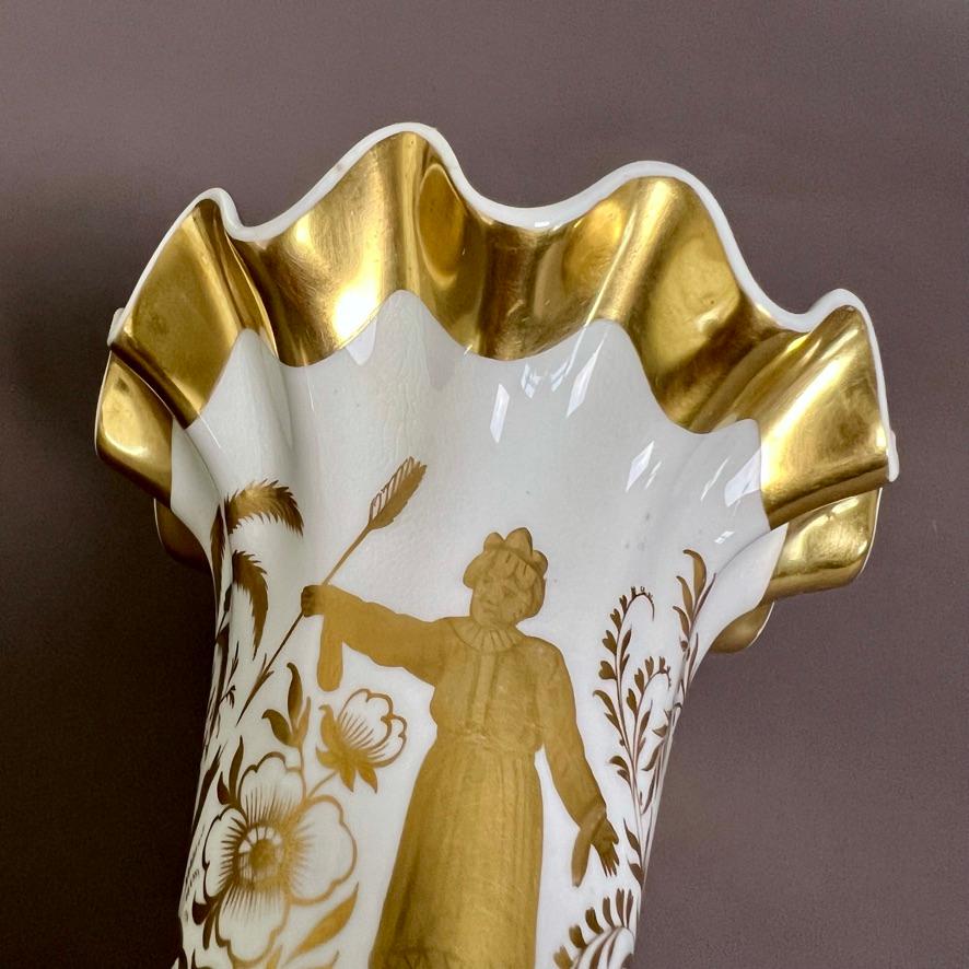 Samuel Alcock-Vase, Wellenkante, Weiß mit vergoldeter Chinoiserie-Figur, um 1825 im Angebot 1
