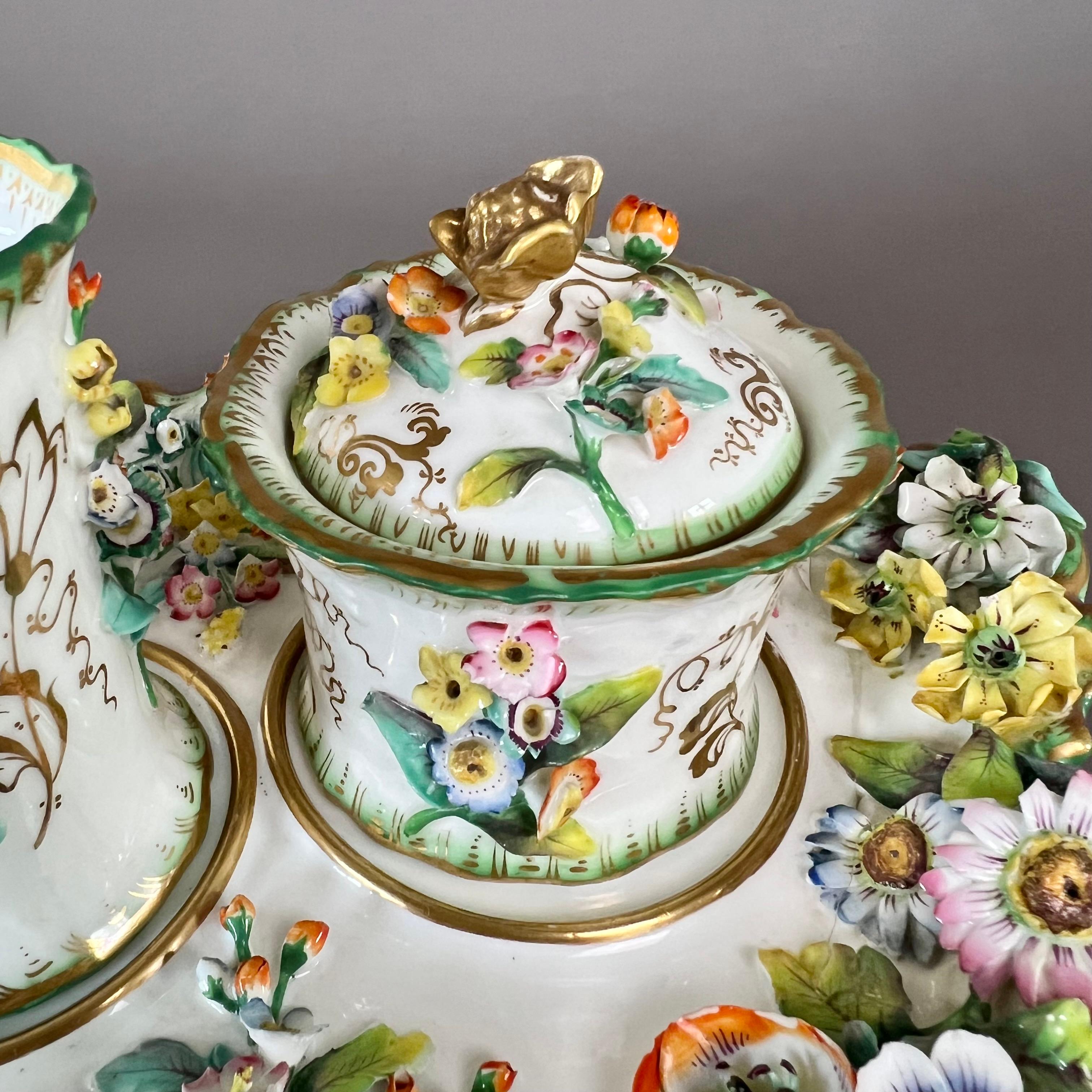 Ensemble de bureau de Samuel Alcock incrusté de fleurs en porcelaine de Coalbrookdale, vers 1830 en vente 3
