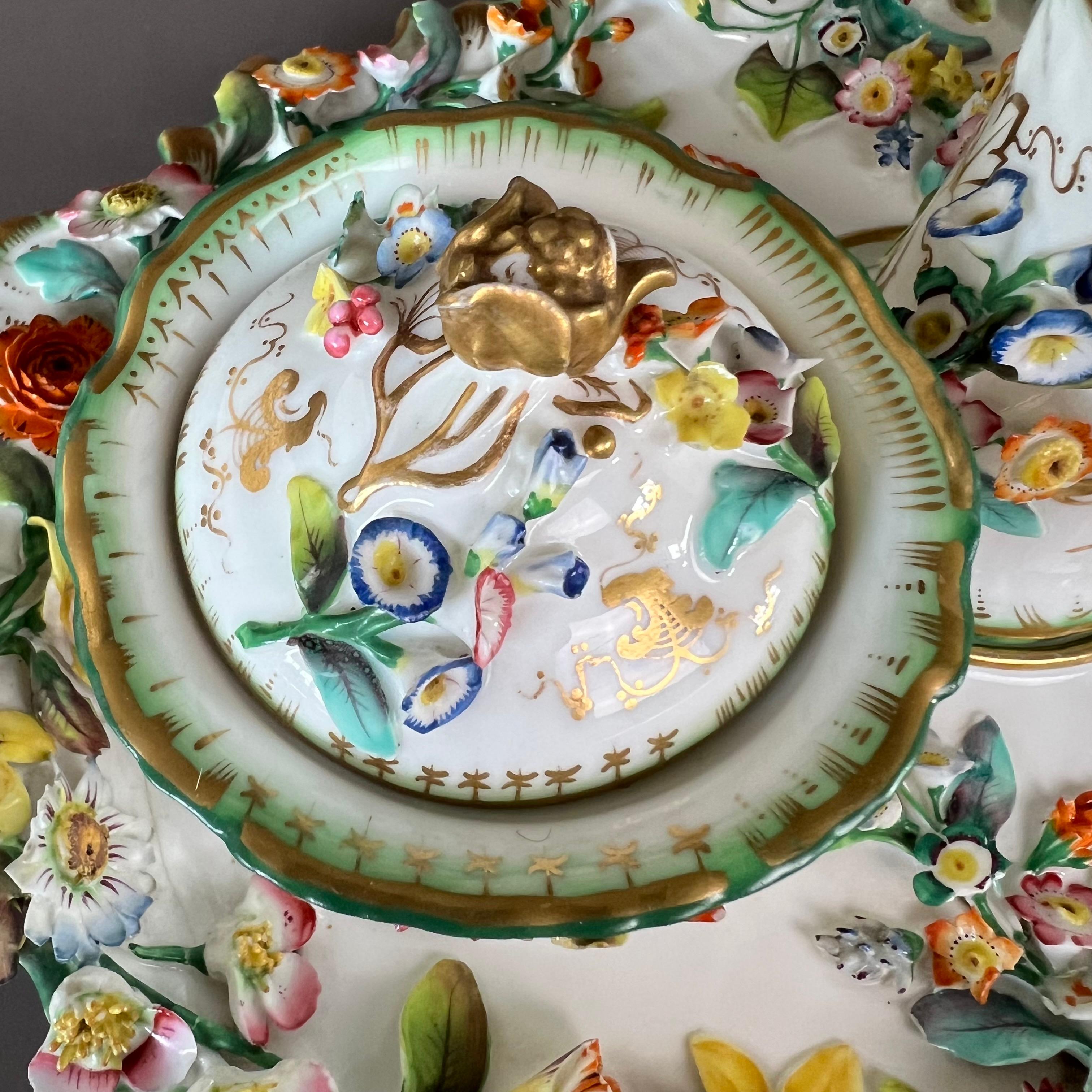 Milieu du XIXe siècle Ensemble de bureau de Samuel Alcock incrusté de fleurs en porcelaine de Coalbrookdale, vers 1830 en vente