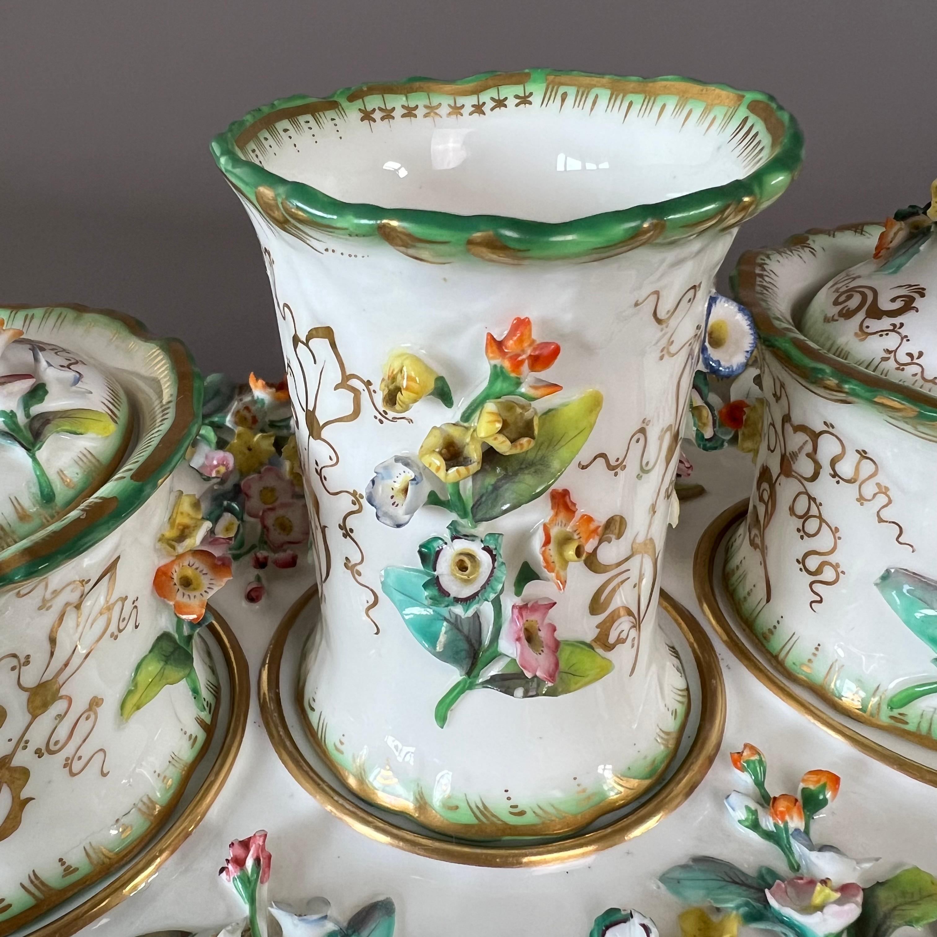 Porcelaine Ensemble de bureau de Samuel Alcock incrusté de fleurs en porcelaine de Coalbrookdale, vers 1830 en vente