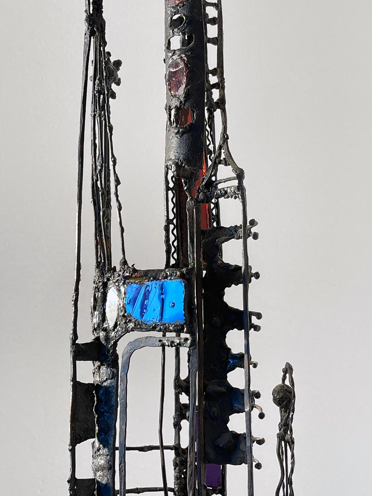 Skulptur aus Metall und farbigem Glas aus der Mitte des Jahrhunderts  -  Wie Buntglas  - Gaudi im Angebot 7
