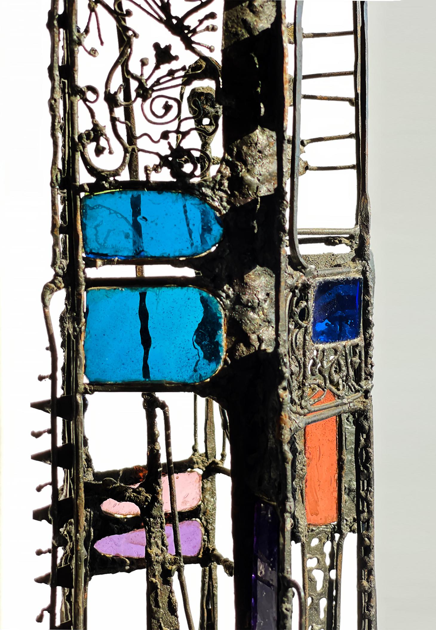 Skulptur aus Metall und farbigem Glas aus der Mitte des Jahrhunderts  -  Wie Buntglas  im Angebot 11