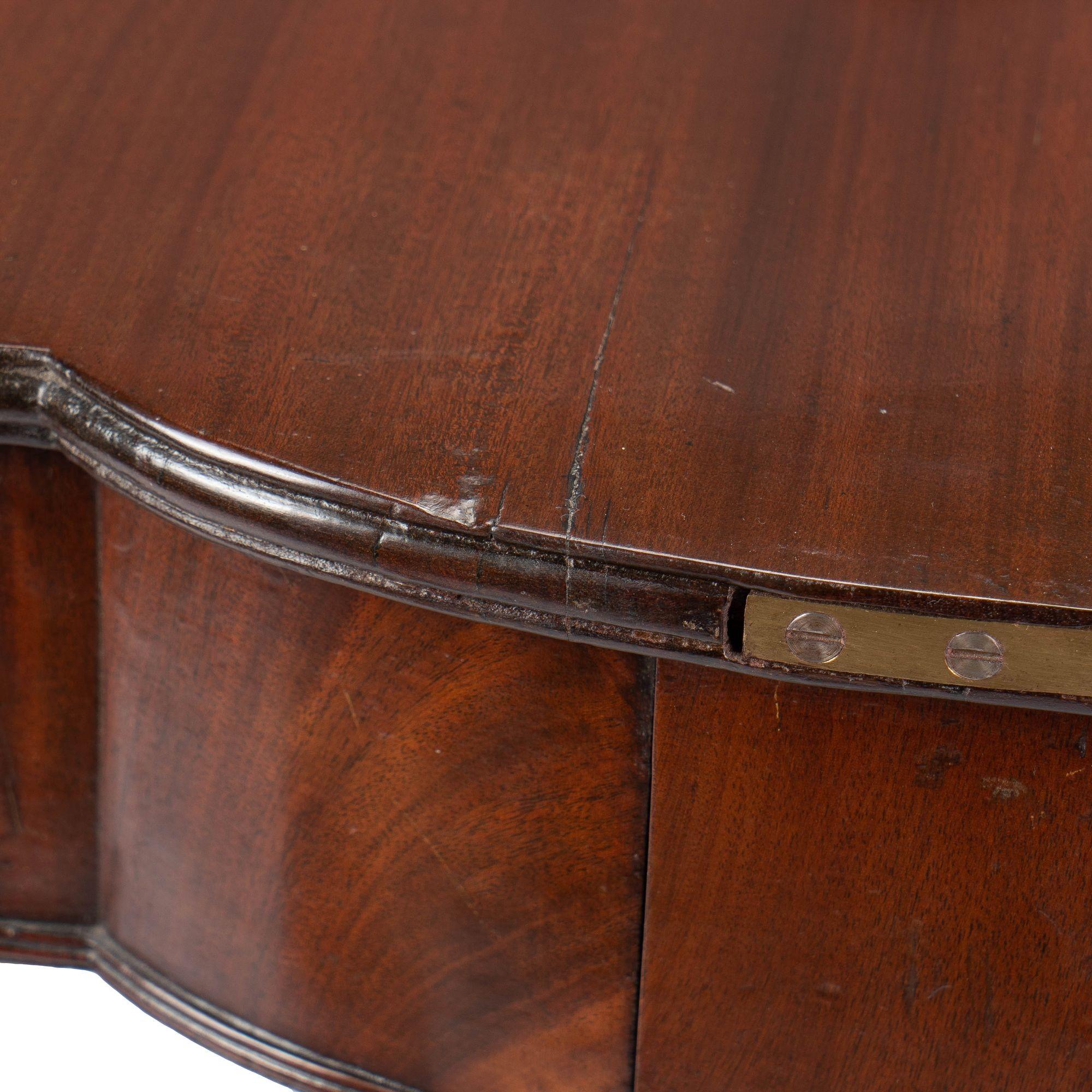 Samuel Field Macintire Attributed Mahogany Flip Top Game Table, c. 1810-15 For Sale 8