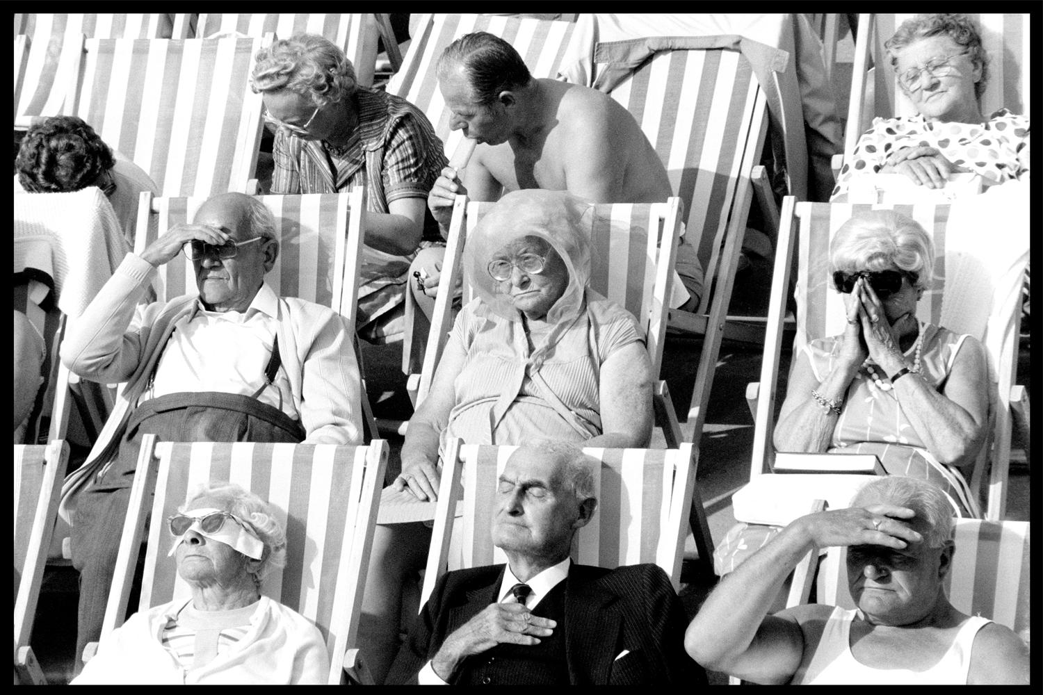 Bandstand II, Eastbourne - Photographie de portrait vintage en noir et blanc