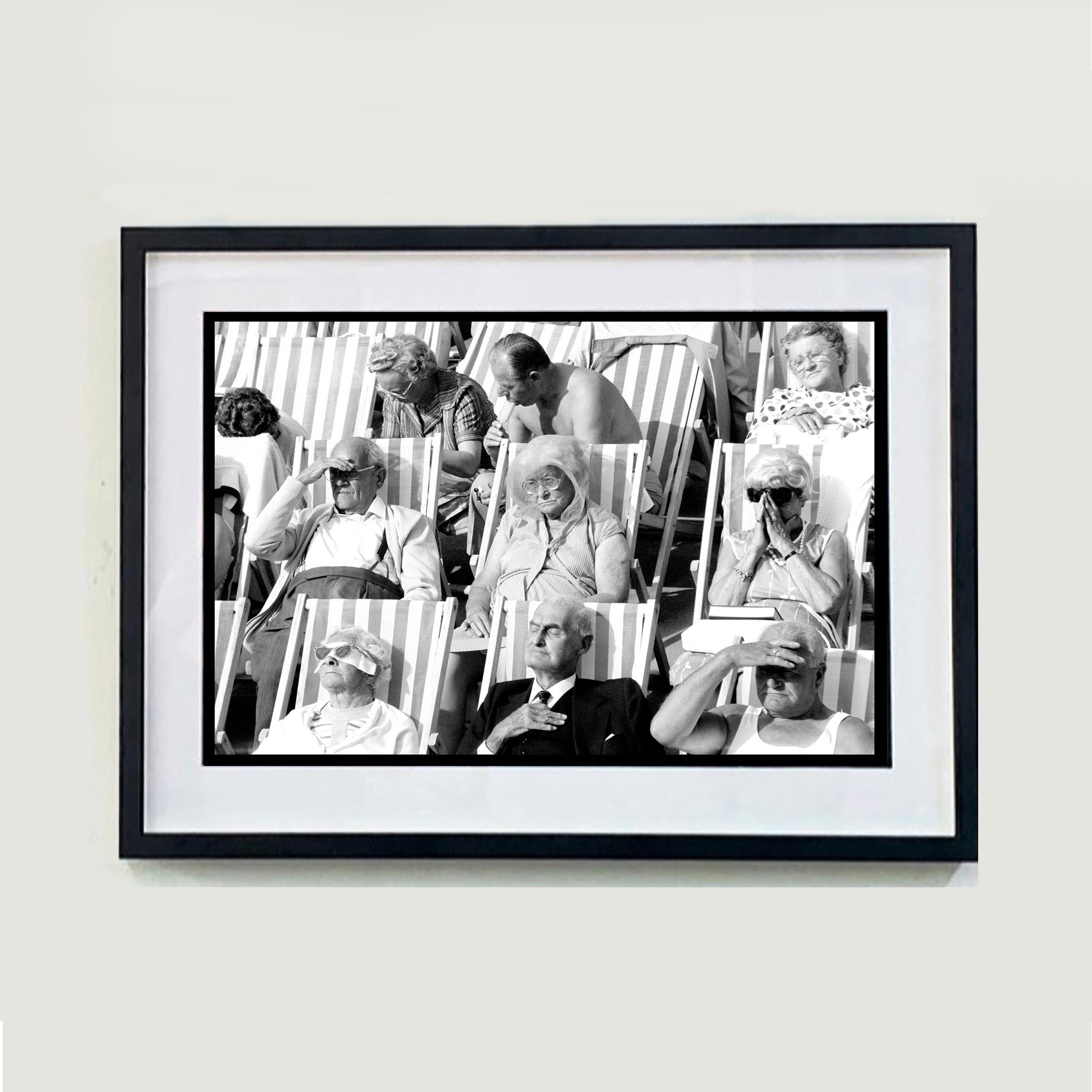Bandstand II, Eastbourne, Regno Unito - Fotografia d'epoca in bianco e nero - Print di Samuel Field